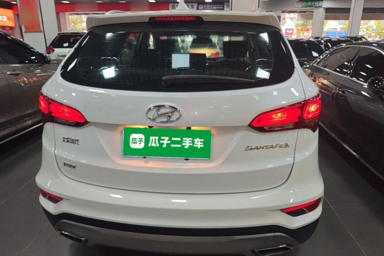 Used Hyundai Santa Fe 2017 2.0T Automatic Two-Wheel Drive Smart Version 7 Seats Rear