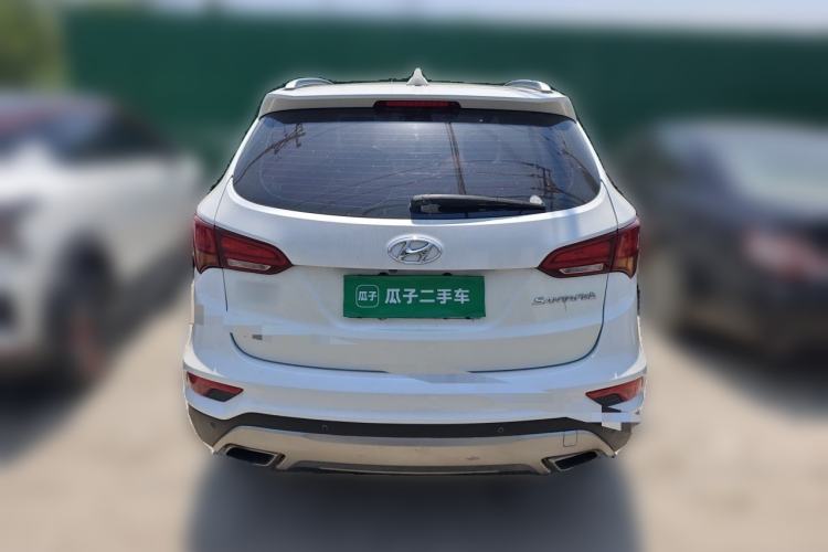 Used Hyundai Santa Fe 2017 2.0T Automatic Two-Wheel Drive Smart Version 7 Seats Rear