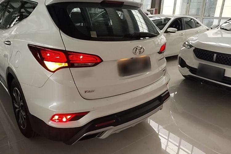 Used Hyundai Santa Fe 2017 2.0T Automatic All-Wheel Drive Smart 7-Seater Rear