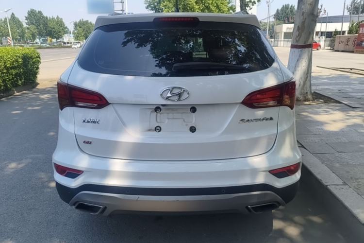 Used Hyundai Santa Fe 2017 2.4L Automatic Two-Wheel Drive Smart Version 5 Seats Rear