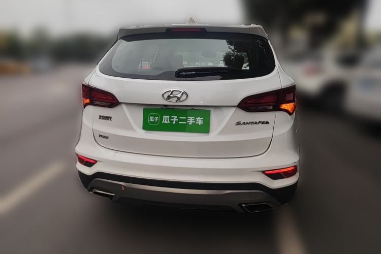 Used Hyundai Santa Fe 2017 2.0T Automatic Two-Wheel Drive Smart Version 7 Seats Rear