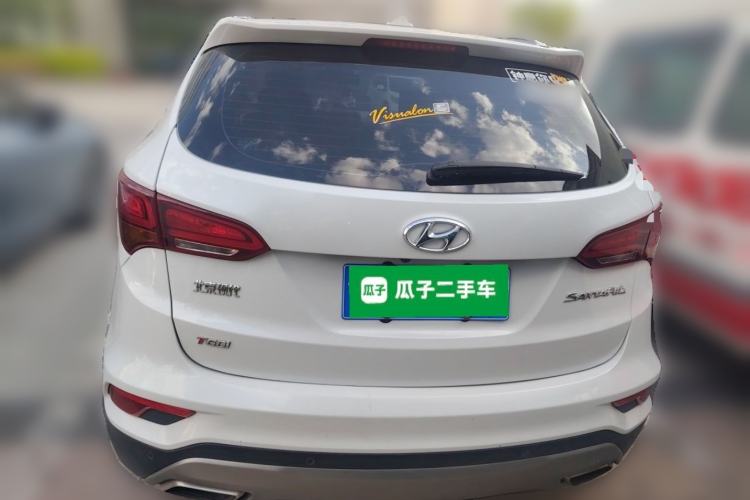 Used Hyundai Santa Fe 2017 2.0T Automatic Two-Wheel Drive Smart Version 7 Seats Rear