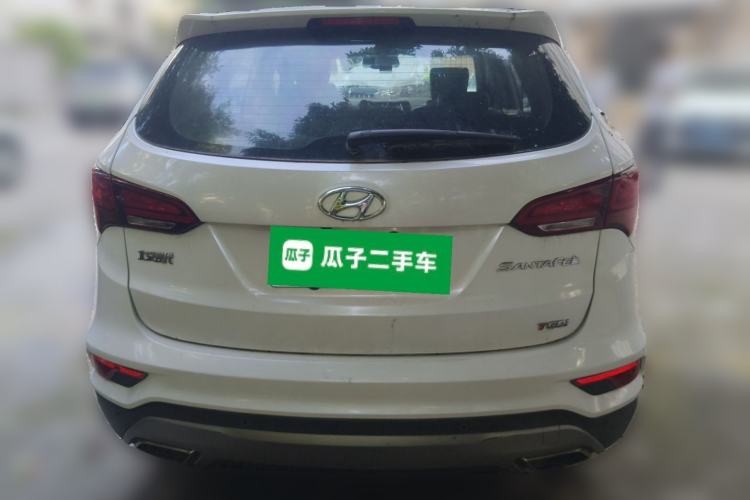 Used Hyundai Santa Fe 2017 2.0T Automatic Two-Wheel Drive Smart Version 7 Seats Rear