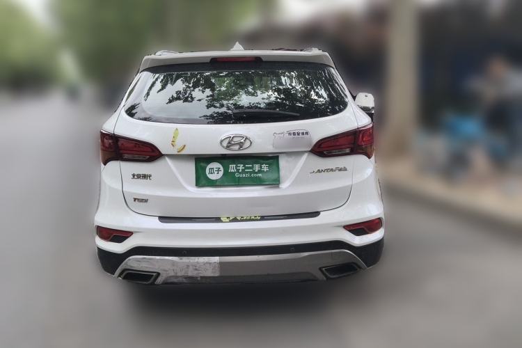 Used Hyundai Santa Fe 2017 2.0T Automatic Two-Wheel Drive Smart Version 7 Seats Rear