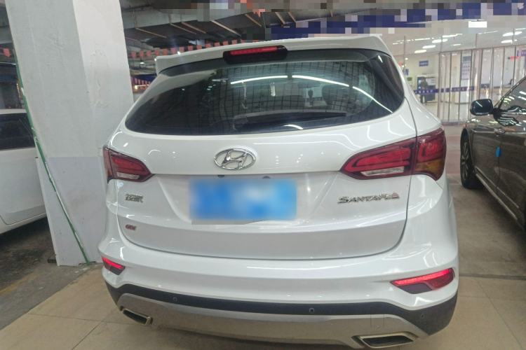 Used Hyundai Santa Fe 2017 2.4L Automatic Two-Wheel Drive Smart Version 5 Seats Rear