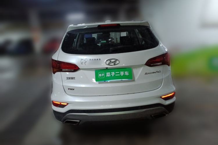 Used Hyundai Santa Fe 2017 2.0T Automatic Two-Wheel Drive Smart Version 7 Seats Rear