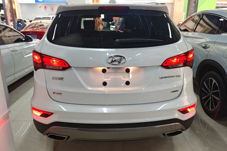 Used Hyundai Santa Fe 2017 2.0T Automatic All-Wheel Drive Smart 7-Seater Rear