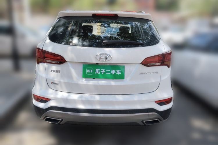 Used Hyundai Santa Fe 2017 2.0T Automatic Two-Wheel Drive Smart Version 7 Seats Rear