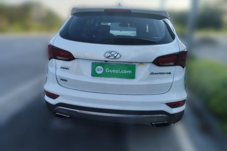 Used Hyundai Santa Fe 2017 2.0T Automatic Two-Wheel Drive Smart Version 7 Seats Rear