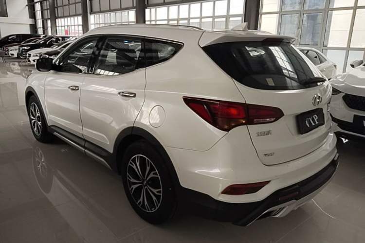 Used Hyundai Santa Fe 2017 2.0T Automatic All-Wheel Drive Smart 7-Seater Rear Left 45 Deg