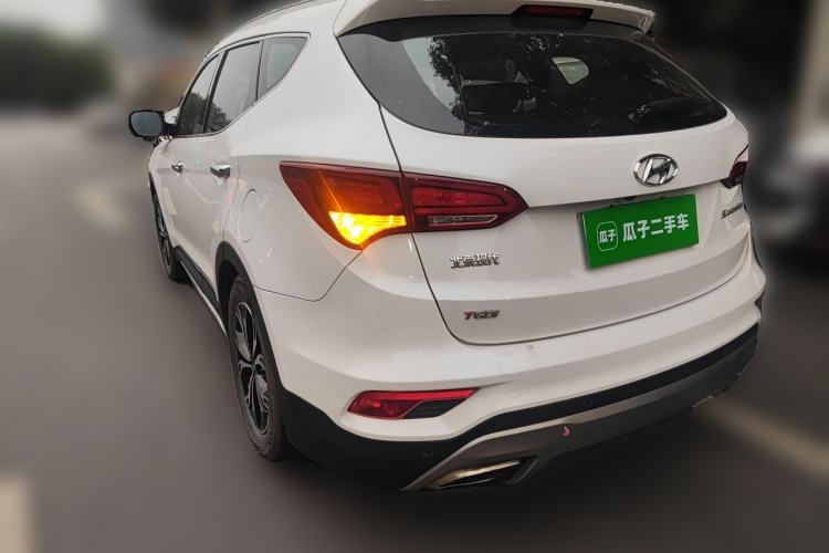 Used Hyundai Santa Fe 2017 2.0T Automatic Two-Wheel Drive Smart Version 7 Seats Rear Left 45 Deg