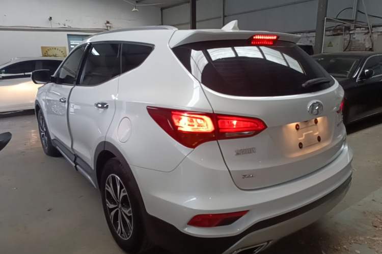 Used Hyundai Santa Fe 2017 2.0T Automatic All-Wheel Drive Smart 7-Seater Rear Left 45 Deg
