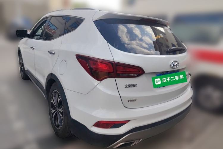 Used Hyundai Santa Fe 2017 2.0T Automatic Two-Wheel Drive Smart Version 7 Seats Rear Left 45 Deg