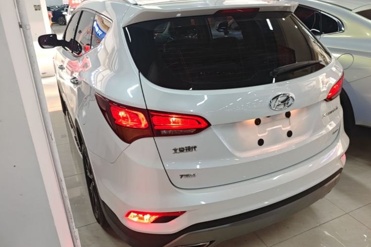 Used Hyundai Santa Fe 2017 2.0T Automatic All-Wheel Drive Smart 7-Seater Rear Left 45 Deg