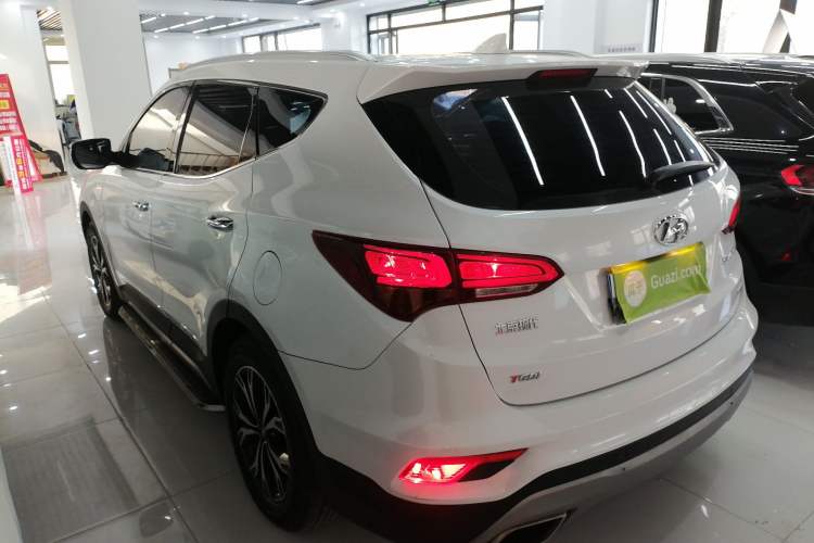 Used Hyundai Santa Fe 2017 2.0T Automatic All-Wheel Drive Smart 7-Seater Rear Left 45 Deg