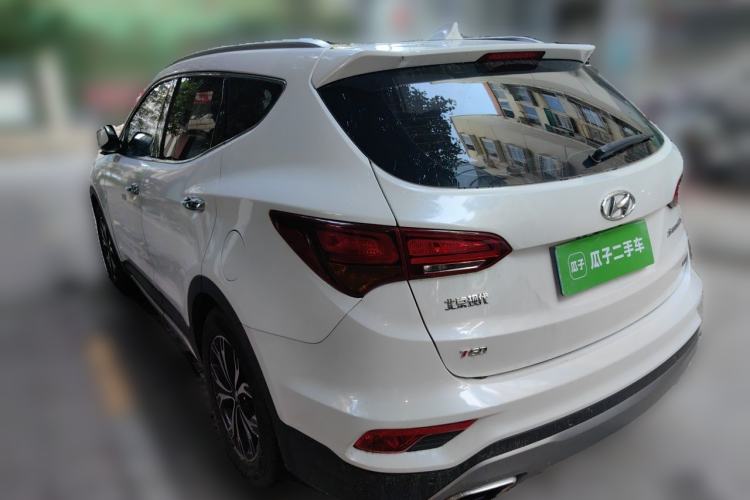 Used Hyundai Santa Fe 2017 2.0T Automatic All-Wheel Drive Smart 7-Seater Rear Left 45 Deg