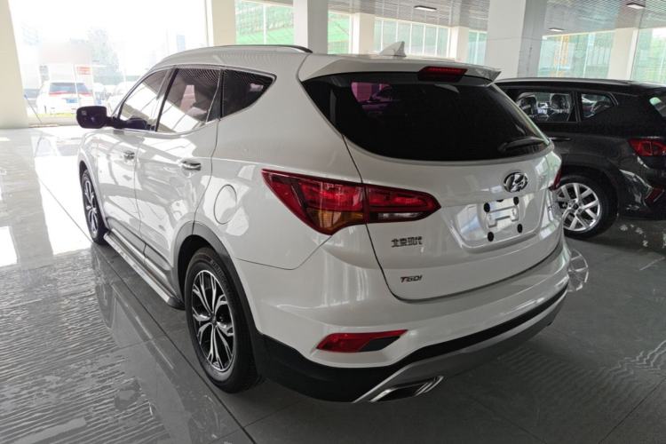 Used Hyundai Santa Fe 2017 2.0T Automatic Two-Wheel Drive Smart Version 7 Seats Rear Left 45 Deg