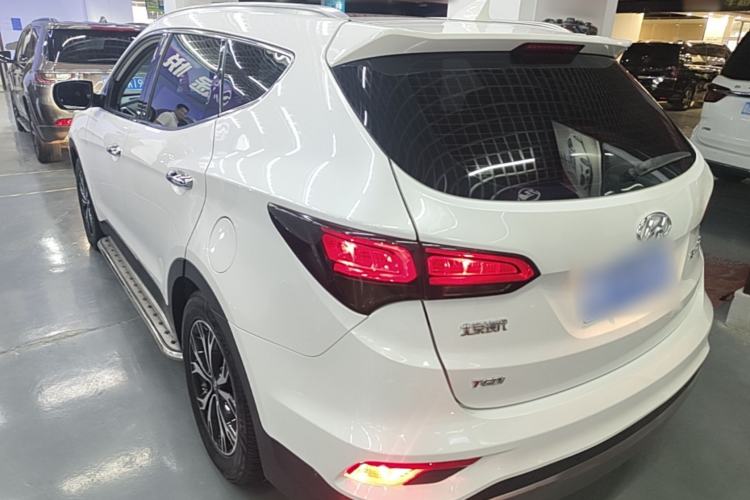 Used Hyundai Santa Fe 2017 2.0T Automatic Two-Wheel Drive Smart Version 7 Seats Rear Left 45 Deg