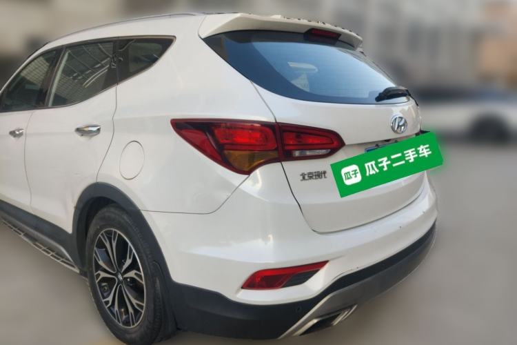 Used Hyundai Santa Fe 2017 2.0T Automatic Two-Wheel Drive Smart Version 7 Seats Rear Left 45 Deg