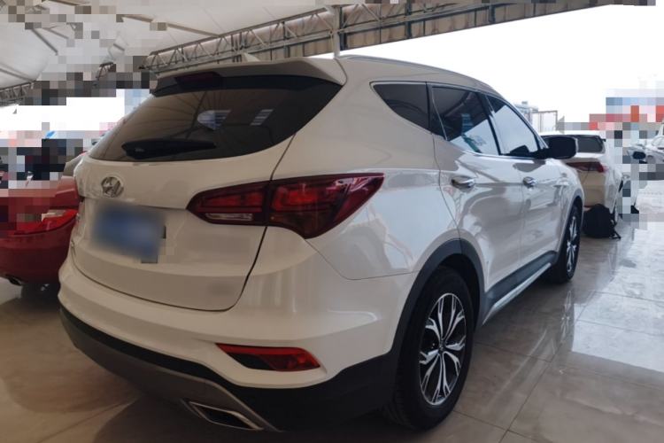 Used Hyundai Santa Fe 2017 2.0T Automatic All-Wheel Drive Smart 7-Seater Rear Right 45 Deg