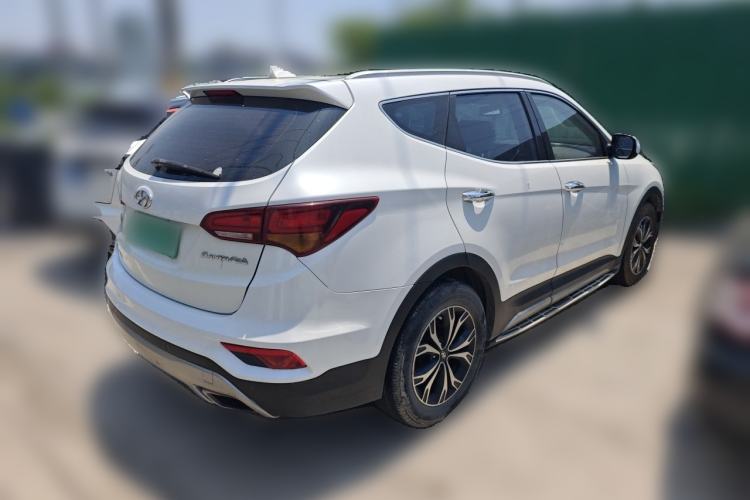 Used Hyundai Santa Fe 2017 2.0T Automatic Two-Wheel Drive Smart Version 7 Seats Rear Right 45 Deg