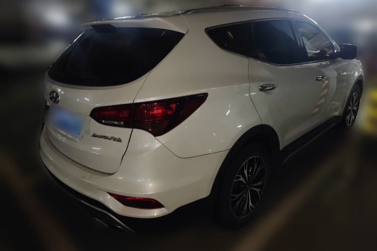Used Hyundai Santa Fe 2017 2.4L Automatic Two-Wheel Drive Smart Version 5 Seats Rear Right 45 Deg