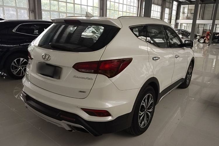 Used Hyundai Santa Fe 2017 2.0T Automatic All-Wheel Drive Smart 7-Seater Rear Right 45 Deg