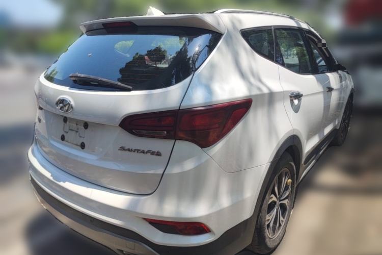 Used Hyundai Santa Fe 2017 2.0T Automatic Two-Wheel Drive Smart Version 7 Seats Rear Right 45 Deg