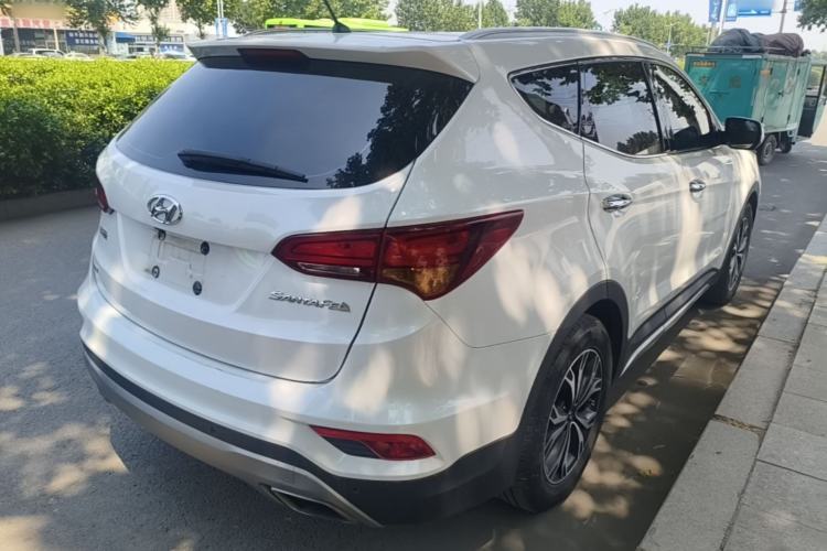 Used Hyundai Santa Fe 2017 2.4L Automatic Two-Wheel Drive Smart Version 5 Seats Rear Right 45 Deg