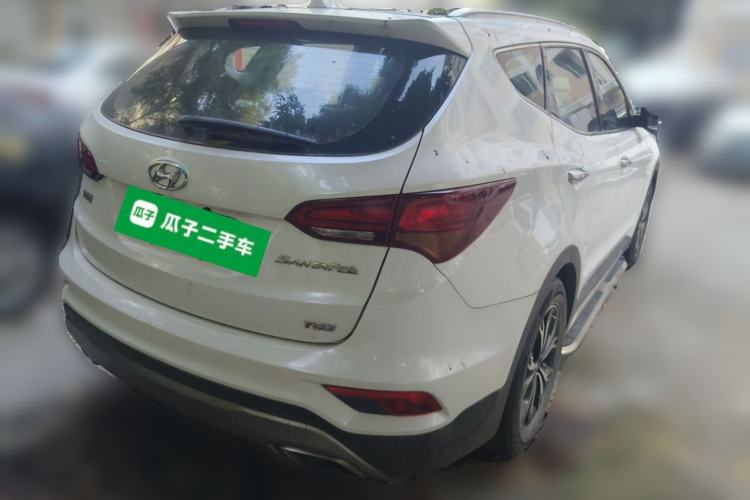 Used Hyundai Santa Fe 2017 2.0T Automatic Two-Wheel Drive Smart Version 7 Seats Rear Right 45 Deg