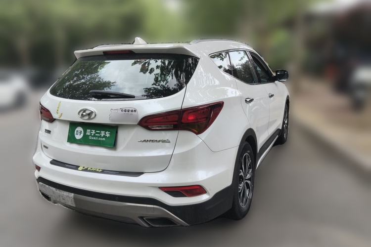Used Hyundai Santa Fe 2017 2.0T Automatic Two-Wheel Drive Smart Version 7 Seats Rear Right 45 Deg