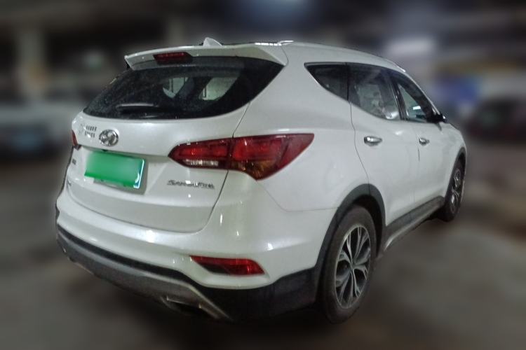Used Hyundai Santa Fe 2017 2.0T Automatic Two-Wheel Drive Smart Version 7 Seats Rear Right 45 Deg