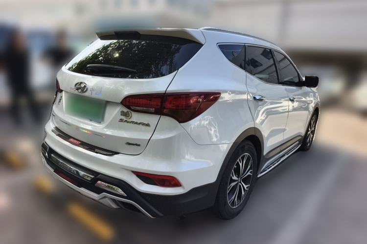Used Hyundai Santa Fe 2017 2.0T Automatic Two-Wheel Drive Smart Version 7 Seats Rear Right 45 Deg