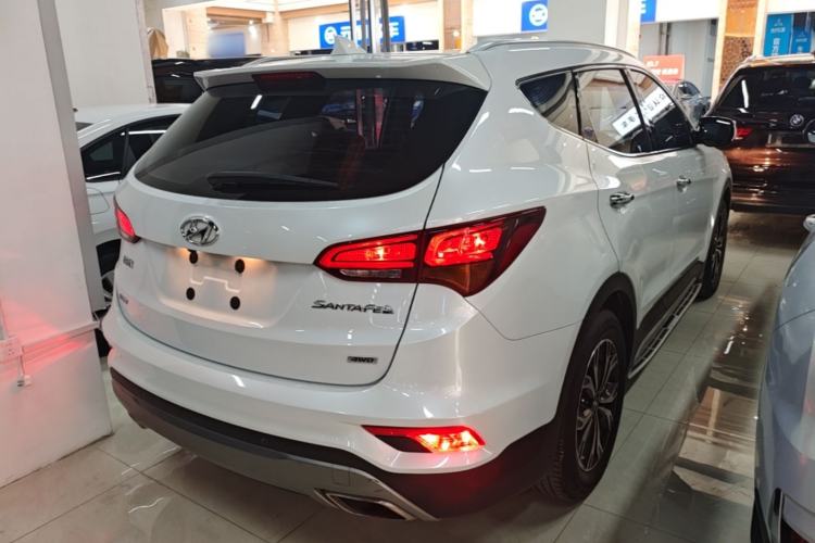 Used Hyundai Santa Fe 2017 2.0T Automatic All-Wheel Drive Smart 7-Seater Rear Right 45 Deg