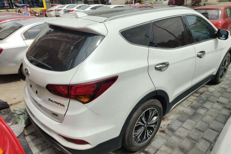 Used Hyundai Santa Fe 2017 2.0T Automatic All-Wheel Drive Smart 7-Seater Rear Right 45 Deg