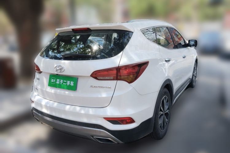 Used Hyundai Santa Fe 2017 2.0T Automatic Two-Wheel Drive Smart Version 7 Seats Rear Right 45 Deg