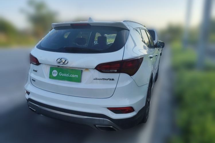 Used Hyundai Santa Fe 2017 2.0T Automatic Two-Wheel Drive Smart Version 7 Seats Rear Right 45 Deg