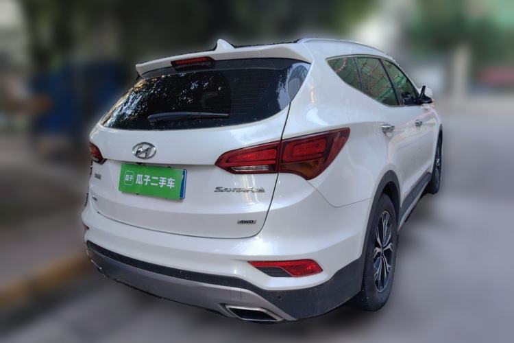 Used Hyundai Santa Fe 2017 2.0T Automatic All-Wheel Drive Smart 7-Seater Rear Right 45 Deg
