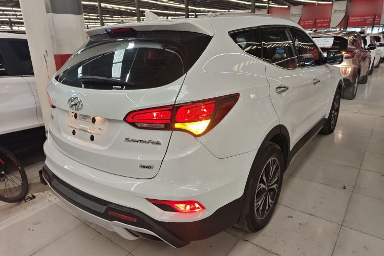 Used Hyundai Santa Fe 2017 2.0T Automatic All-Wheel Drive Smart 7-Seater Rear Right 45 Deg