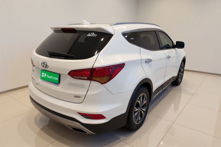 Used Hyundai Santa Fe 2017 2.0T Automatic Two-Wheel Drive Smart Version 7 Seats Rear Right 45 Deg