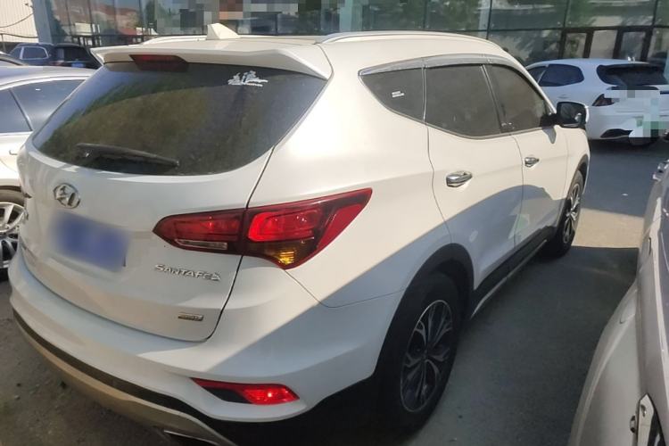 Used Hyundai Santa Fe 2017 2.0T Automatic Two-Wheel Drive Smart Version 7 Seats Rear Right 45 Deg