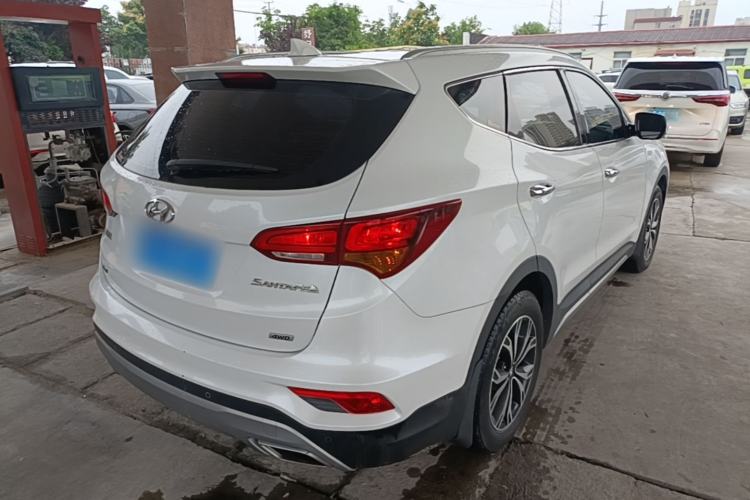 Used Hyundai Santa Fe 2017 2.0T Automatic All-Wheel Drive Smart 7-Seater Rear Right 45 Deg