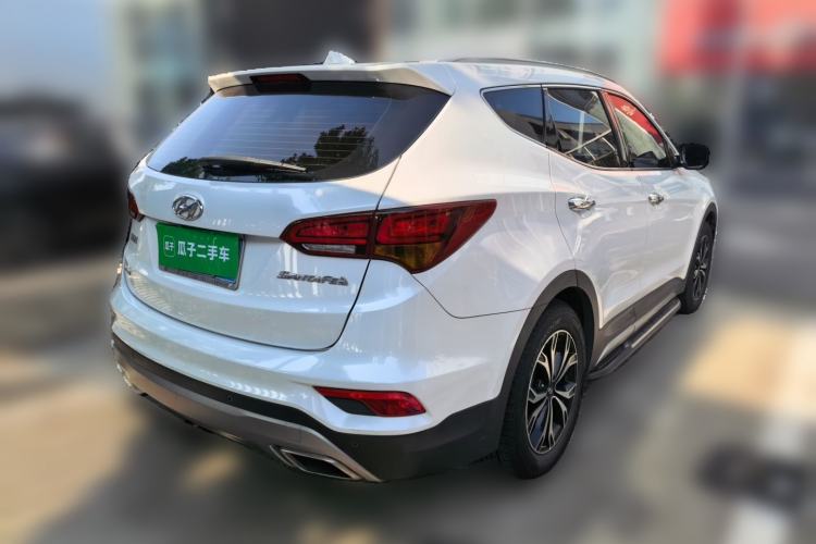 Used Hyundai Santa Fe 2017 2.0T Automatic Two-Wheel Drive Smart Version 7 Seats Rear Right 45 Deg