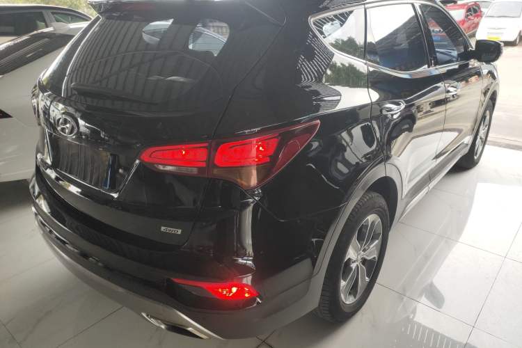 Used Hyundai Santa Fe 2017 2.0T Automatic All-Wheel Drive Smart 7-Seater Rear Right 45 Deg