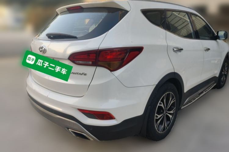 Used Hyundai Santa Fe 2017 2.0T Automatic Two-Wheel Drive Smart Version 7 Seats Rear Right 45 Deg