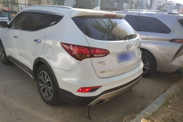 Used Hyundai Santa Fe 2017 2.0T Automatic Two-Wheel Drive Smart Version 7 Seats Rear