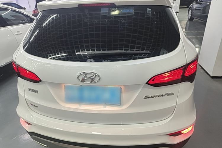 Used Hyundai Santa Fe 2017 2.0T Automatic Two-Wheel Drive Smart Version 7 Seats Rear