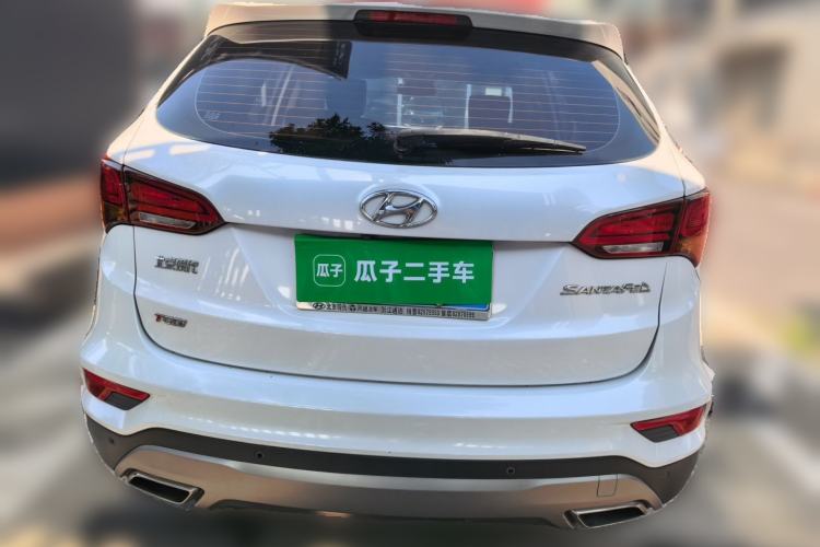 Used Hyundai Santa Fe 2017 2.0T Automatic Two-Wheel Drive Smart Version 7 Seats Rear