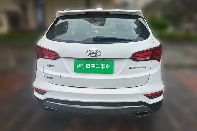 Used Hyundai Santa Fe 2017 2.0T Automatic Two-Wheel Drive Smart Version 7 Seats Rear