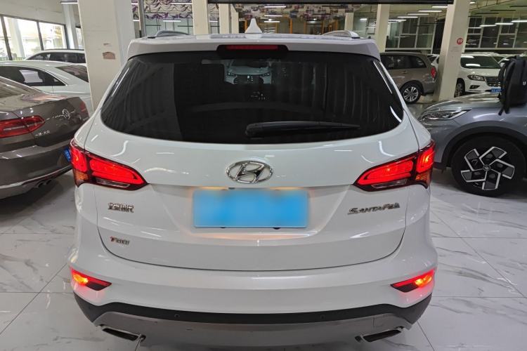 Used Hyundai Santa Fe 2017 2.0T Automatic Two-Wheel Drive Smart Version 7 Seats Rear